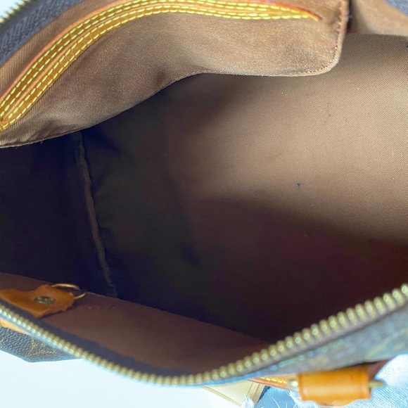 Authentic Louis Vuitton Speedy 30 - Picture 8 of 10